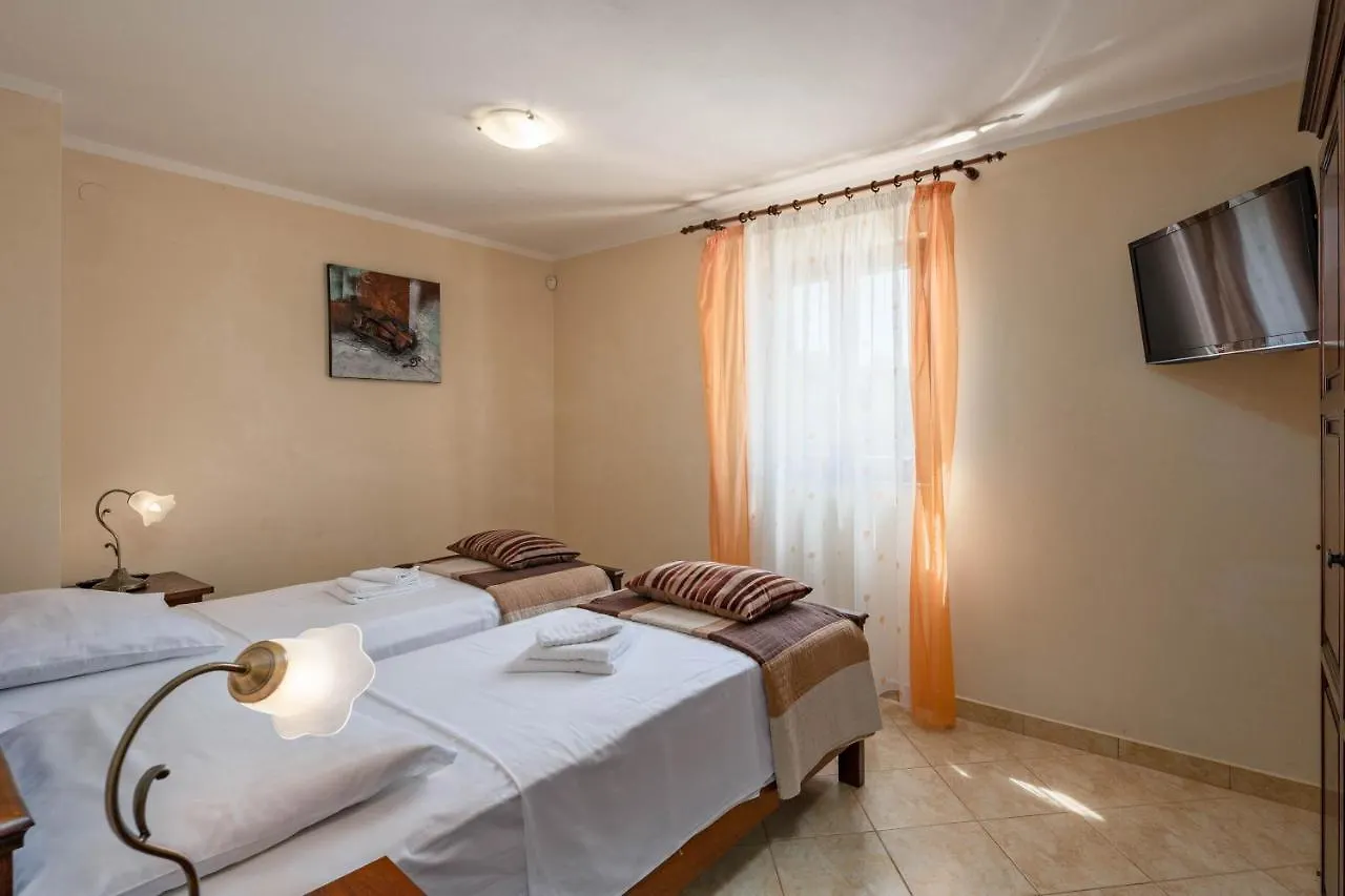 Pool Villa Divina - Happy Rentals Šišan