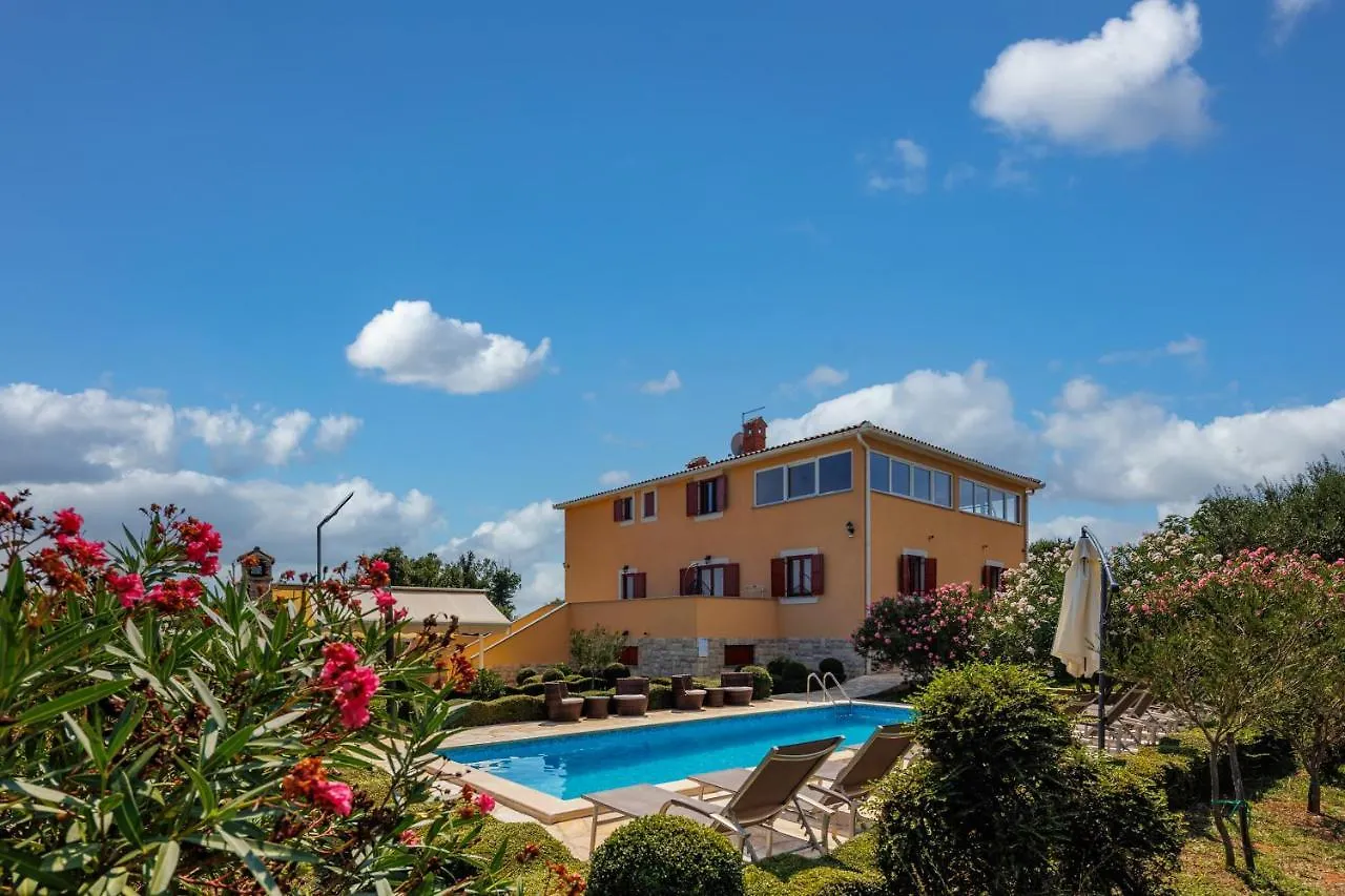 Pool Villa Divina - Happy Rentals Šišan