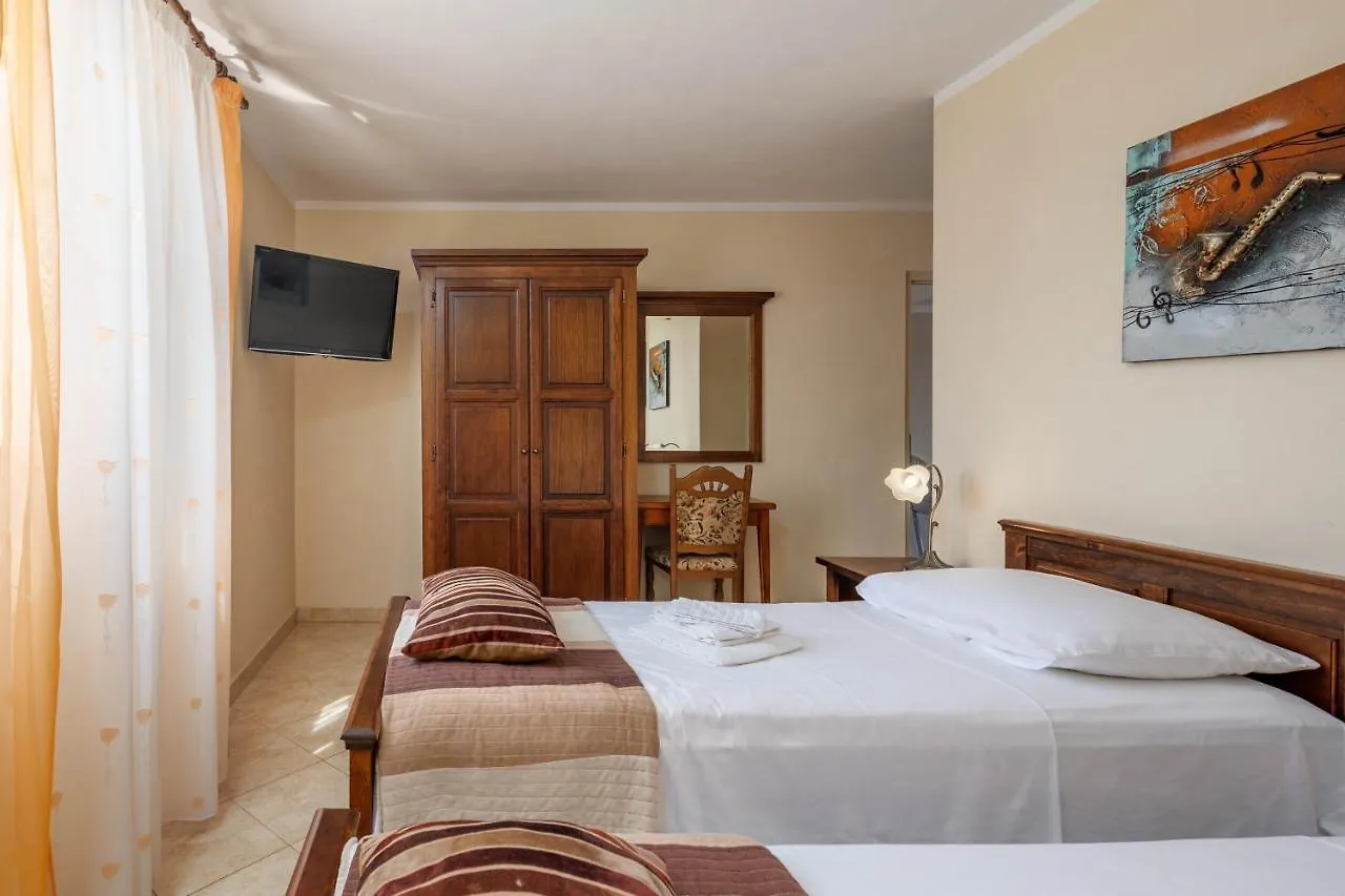 Pool Villa Divina - Happy Rentals Sisan