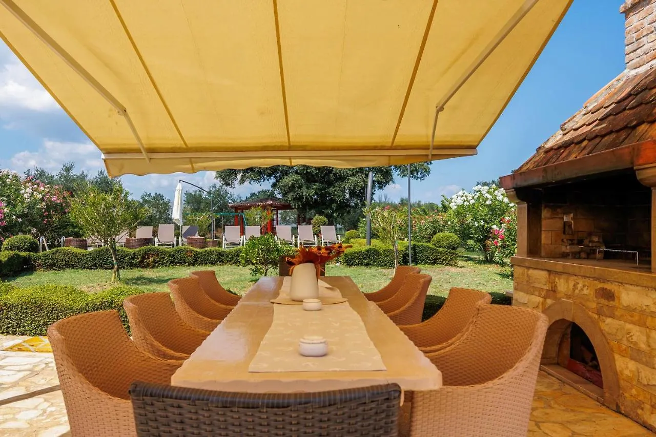 Pool Villa Divina - Happy Rentals Sisan