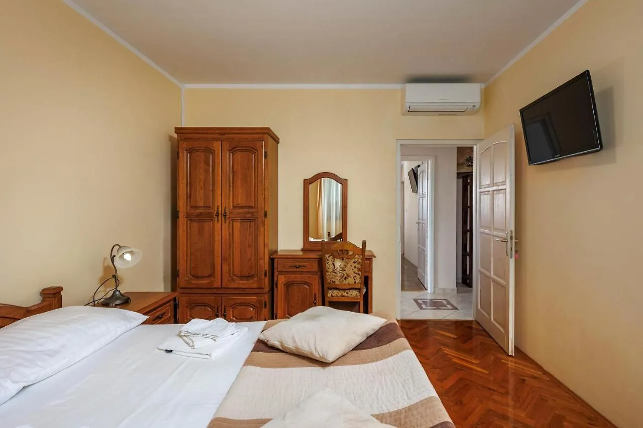 Pool Villa Divina - Happy Rentals Sisan Croatia