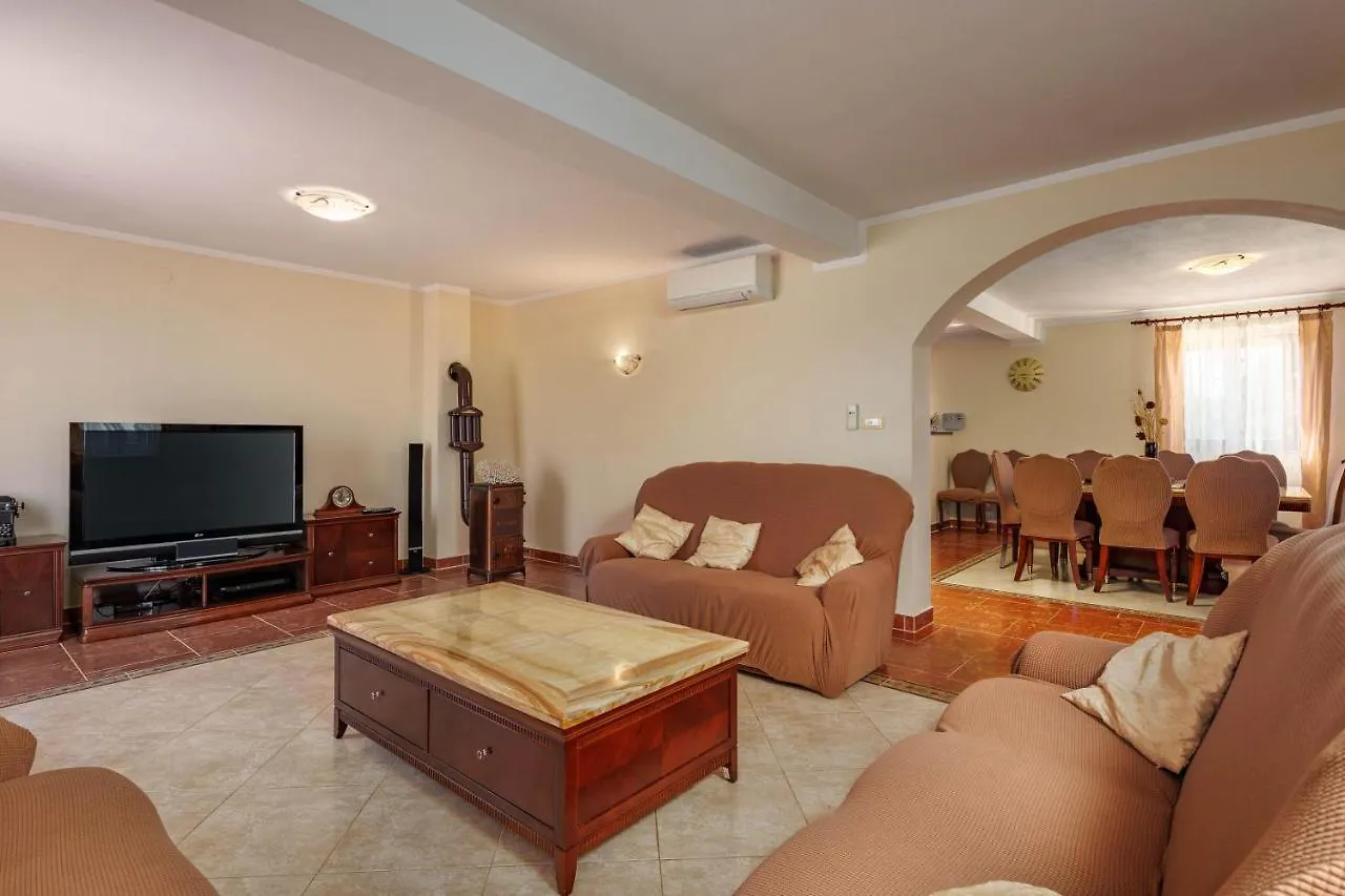 Pool Villa Divina - Happy Rentals Sisan