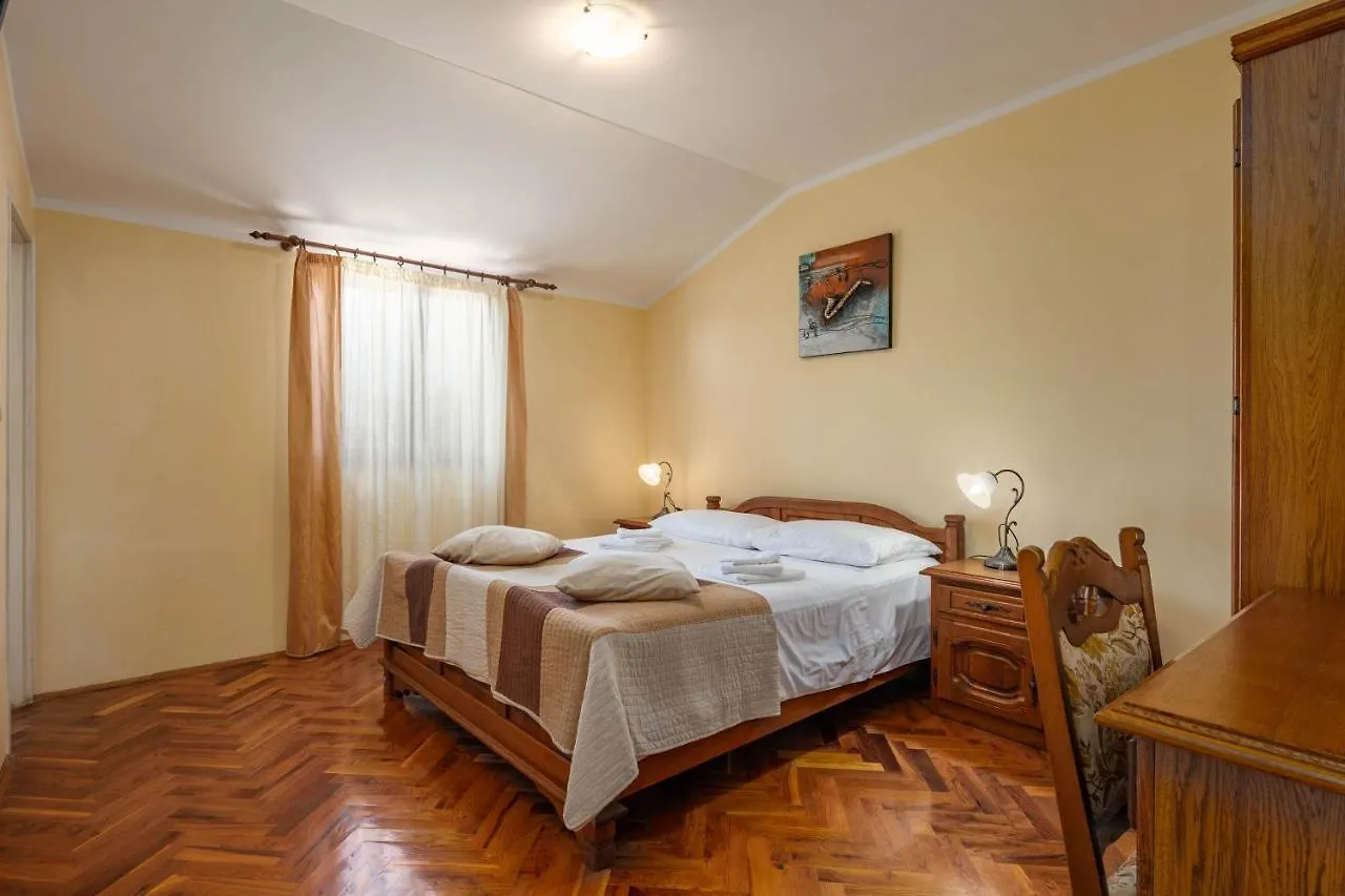 Pool Villa Divina - Happy Rentals Sisan