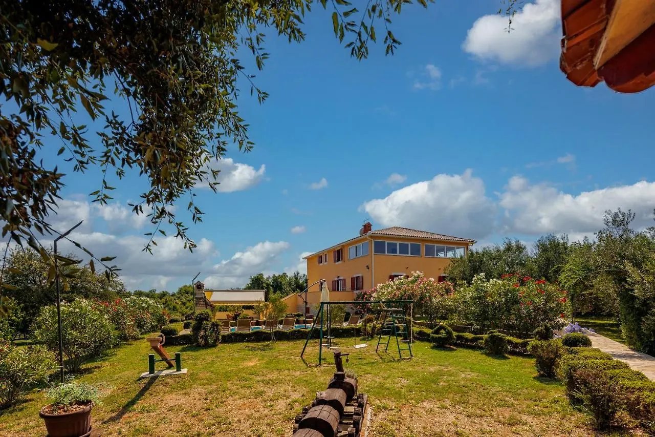Pool Villa Divina - Happy Rentals Sisan
