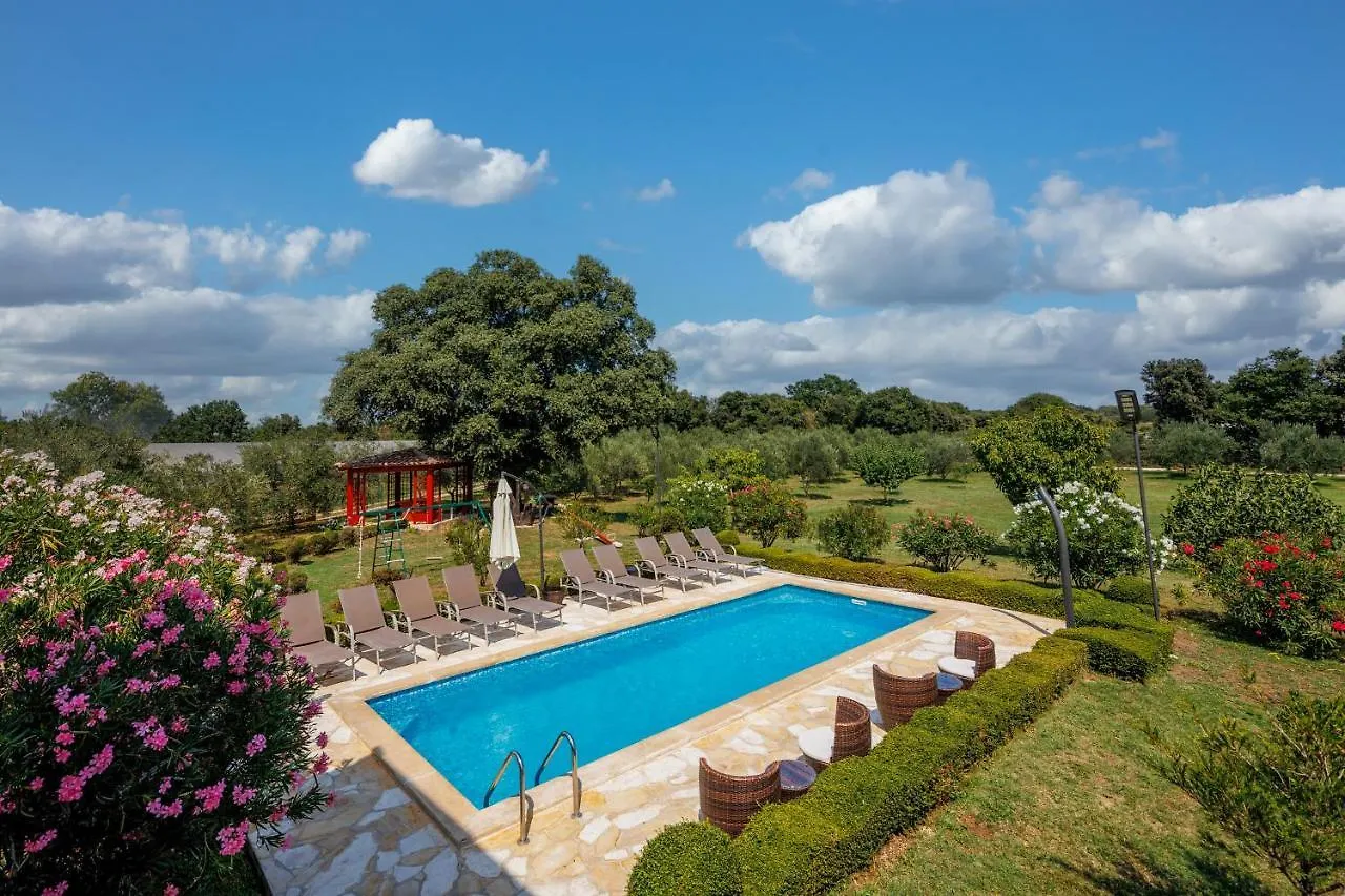 Pool Villa Divina - Happy Rentals Sisan