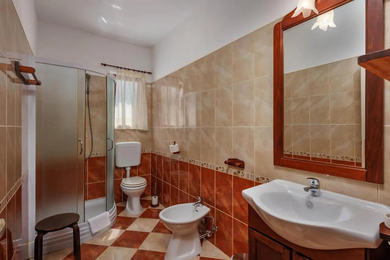 Pool Villa Divina - Happy Rentals Sisan