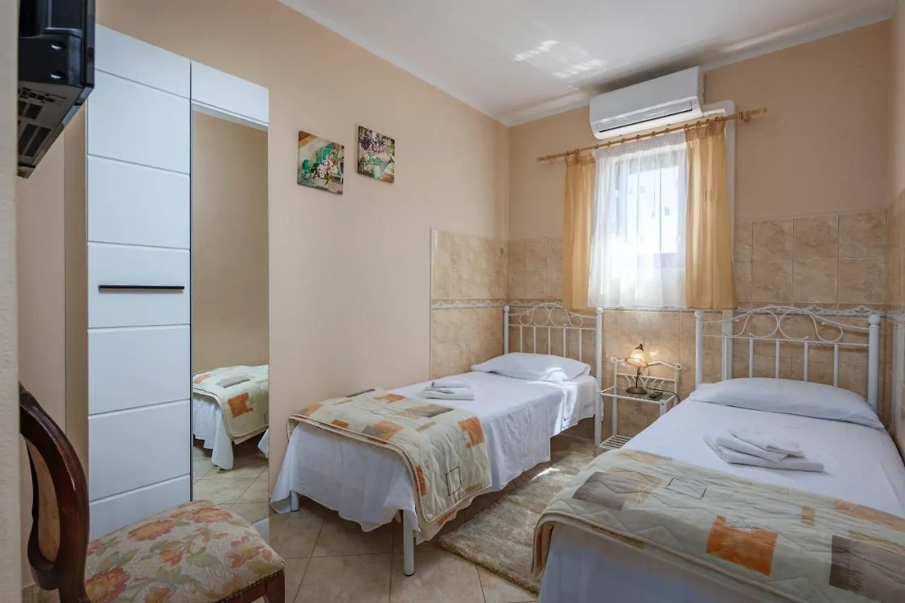 Pool Villa Divina - Happy Rentals Sisan