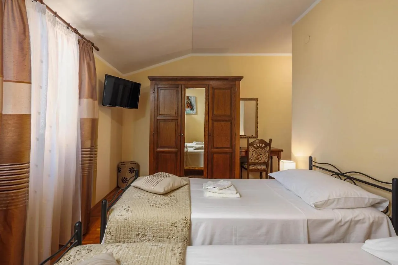 Pool Villa Divina - Happy Rentals Sisan Croatia