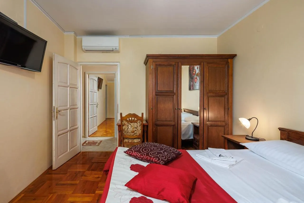 Pool Villa Divina - Happy Rentals Sisan Croatia