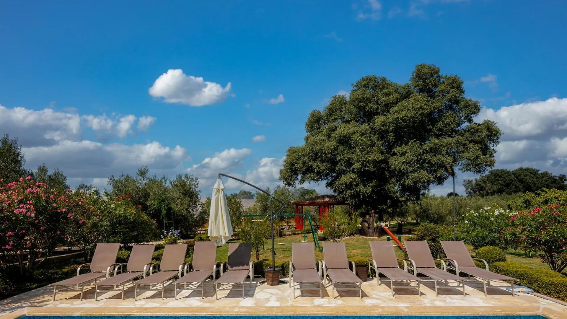 Pool Villa Divina - Happy Rentals Sisan