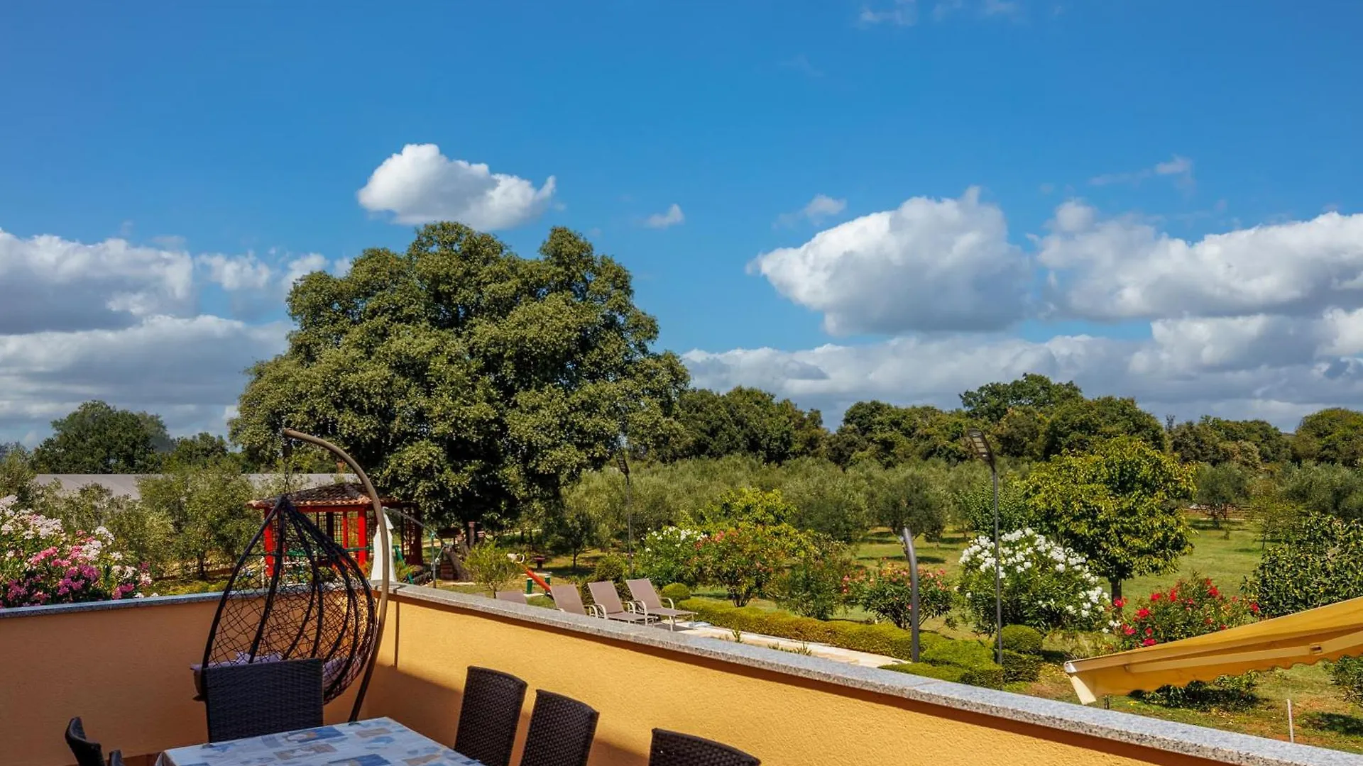 Pool Villa Divina - Happy Rentals Sisan